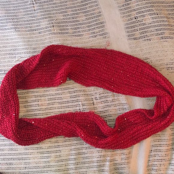 Red infinity scarf 🧣 - Picture 3 of 3